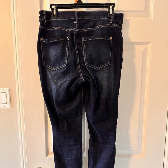 Maurices Everflex High-Rise Super Skinny Curvy Jeans - Picture 3 of 5
